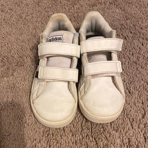 Adidas black stripe tennis shoes size 9k